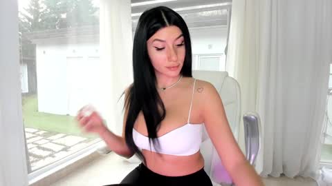 Snapshot of miss_diamond__ chatting on 02/04/25, 07:18 miss_diamond__ online show from 02/04/25, 07:18
