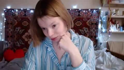 Snapshot of miss_elistia_ chatting on 12/17/24, 12:11 Elis online show from 12/17/24, 12:11
