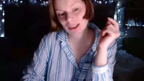 Snapshot of miss_elistia_ chatting on 12/17/24, 03:17 Elis online show from 12/17/24, 03:17
