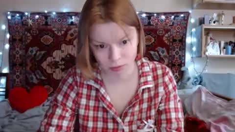 Snapshot of miss_elistia_ chatting on 03/04/25, 12:12 Elis online show from 03/04/25, 12:12