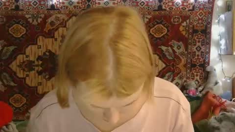Snapshot of miss_elistia_ chatting on 10/22/25, 10:48 Elis online show from 10/22/25, 10:48