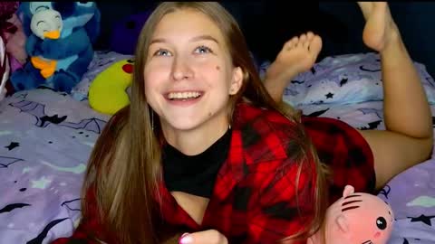 Snapshot of miss_emily_miller chatting on 11/11/25, 04:18 Emily online show from 11/11/25, 04:18