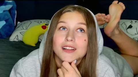 Snapshot of miss_emily_miller chatting on 11/21/25, 05:22 Emily online show from 11/21/25, 05:22