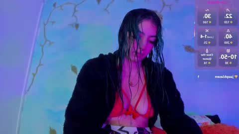 miss_evans_ online show from 11/19/25, 08:03