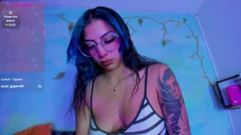 miss_evans_ online show from 04/22/26, 02:58