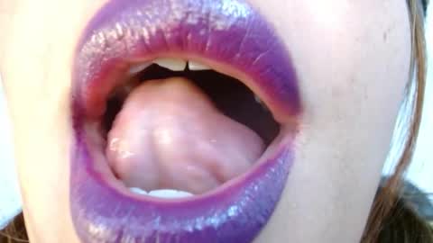 Snapshot of miss_evoleth2 chatting on 11/10/25, 02:38 Miss Evoleth online show from 11/10/25, 02:38