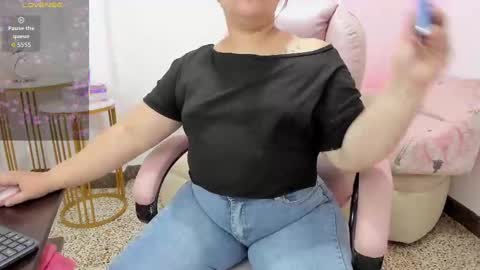 Snapshot of miss_francheska chatting on 10/07/25, 11:40 Francheska online show from 10/07/25, 11:40