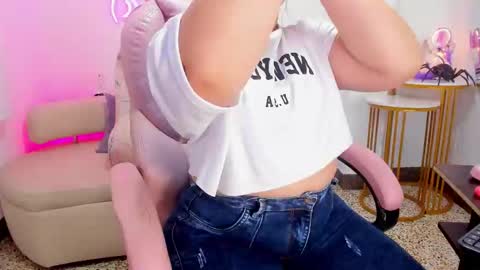 Snapshot of miss_francheska chatting on 10/18/25, 11:33 Francheska online show from 10/18/25, 11:33