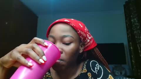 Snapshot of miss_kiarrafit chatting on 01/28/25, 01:49 Miss Kiarrafit online show from 01/28/25, 01:49