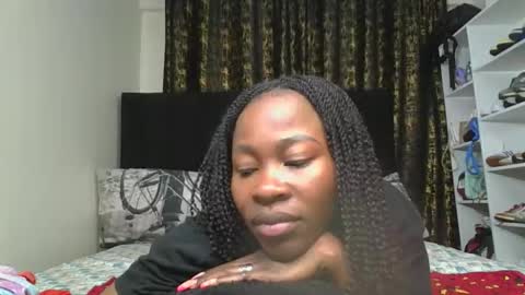 Snapshot of miss_kiarrafit chatting on 12/17/25, 08:37 Miss Kiarrafit online show from 12/17/25, 08:37