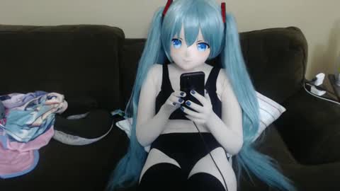 Snapshot of miss_kigu_miku chatting on 12/11/24, 02:52 Miku online show from 12/11/24, 02:52