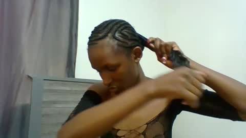 Snapshot of miss_kiki7 chatting on 10/22/25, 08:25 kiki online show from 10/22/25, 08:25