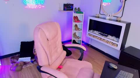 Snapshot of miss_koko_ chatting on 01/11/26, 10:59 Miss koko online show from 01/11/26, 10:59