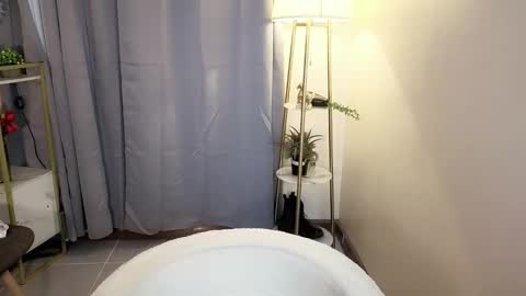 miss_kyrstyn online show from 04/21/26, 08:44