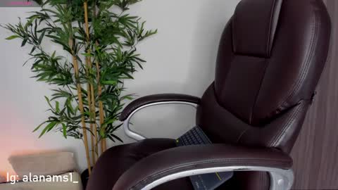 Snapshot of miss_lanaa chatting on 01/17/25, 11:40 Alana online show from 01/17/25, 11:40