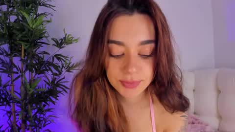 Snapshot of miss_lanaa chatting on 09/19/25, 01:40 Alana online show from 09/19/25, 01:40