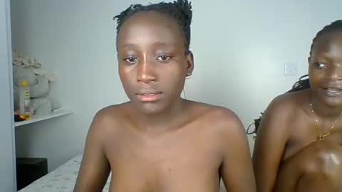 miss_lolah7 online show from 05/04/26, 12:01