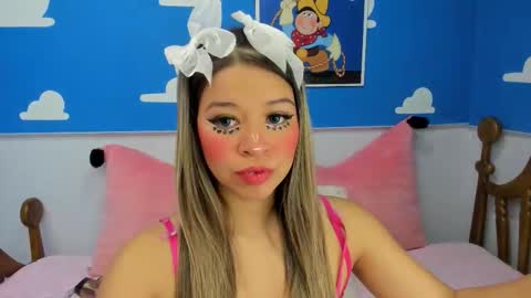 Snapshot of miss_lucyla chatting on 10/17/25, 11:02 miss_lucyla online show from 10/17/25, 11:02