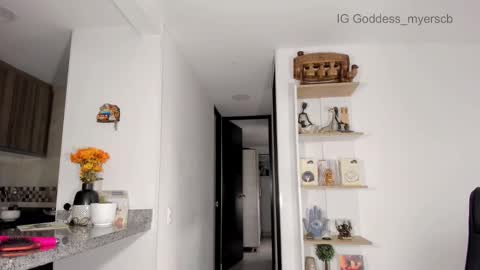 Snapshot of miss_myers chatting on 09/08/25, 10:20 Goddess Myers  thumb up is important for me kisses  online show from 09/08/25, 10:20