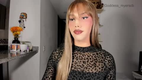 Snapshot of miss_myers chatting on 09/11/25, 10:59 Goddess Myers  thumb up is important for me kisses  online show from 09/11/25, 10:59