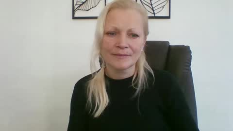 miss_natalix online show from 10/25/25, 10:34
