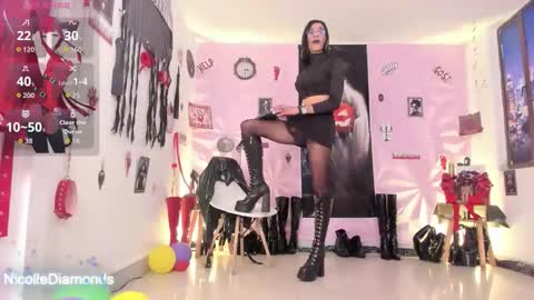 Snapshot of miss_nicolesds chatting on 10/07/25, 03:31 Miss Nicole online show from 10/07/25, 03:31