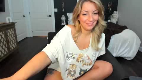 Snapshot of miss_nina_og chatting on 07/30/26, 07:57 Miss nina online show from 07/30/26, 07:57