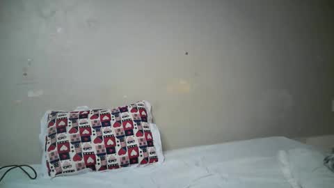Snapshot of miss_pretty01 chatting on 04/18/26, 04:33 miss_pretty01 online show from 04/18/26, 04:33