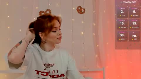 Snapshot of miss_redfox chatting on 09/22/25, 04:03 Margo online show from 09/22/25, 04:03