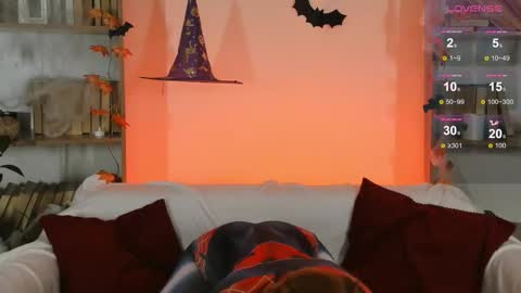 Snapshot of miss_redfox chatting on 10/22/25, 03:29 Margo online show from 10/22/25, 03:29