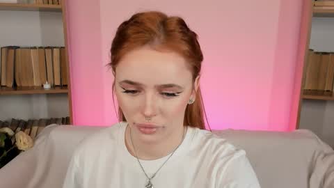 Snapshot of miss_redfox chatting on 12/02/25, 03:45 Margo online show from 12/02/25, 03:45