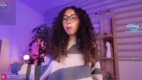 Snapshot of miss_sidney chatting on 10/08/25, 01:09 Amy Olivera online show from 10/08/25, 01:09