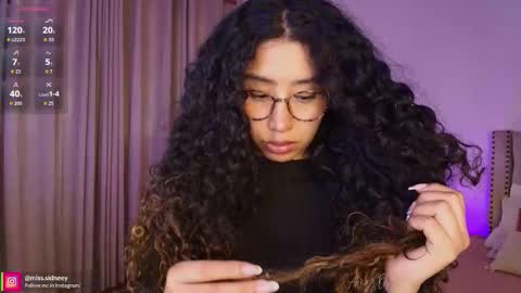 Snapshot of miss_sidney chatting on 11/21/25, 12:48 Amy Olivera online show from 11/21/25, 12:48