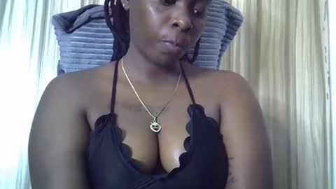 Snapshot of miss_sinphoria chatting on 10/17/25, 08:06 Miss online show from 10/17/25, 08:06