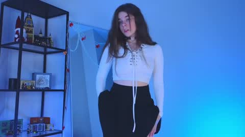 Spider girl Help me reach 10 likes online show from 12/28/24, 06:17