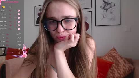 Snapshot of miss_sweetbb chatting on 03/07/25, 06:02 Bella online show from 03/07/25, 06:02