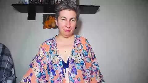Snapshot of miss_tasha_kom chatting on 09/12/25, 10:15 miss_tasha_kom online show from 09/12/25, 10:15