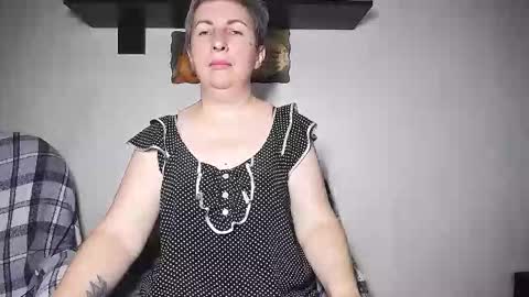 Snapshot of miss_tasha_kom chatting on 09/19/25, 08:27 miss_tasha_kom online show from 09/19/25, 08:27