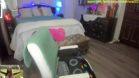 Snapshot of miss_trixie chatting on 05/21/26, 08:05 Trixie007 online show from 05/21/26, 08:05