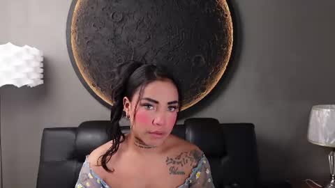 Snapshot of miss_vaiolette chatting on 06/30/26, 11:00 Vaiolette online show from 06/30/26, 11:00