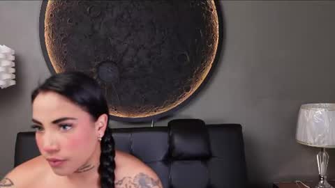 Snapshot of miss_vaiolette chatting on 07/01/26, 11:01 Vaiolette online show from 07/01/26, 11:01