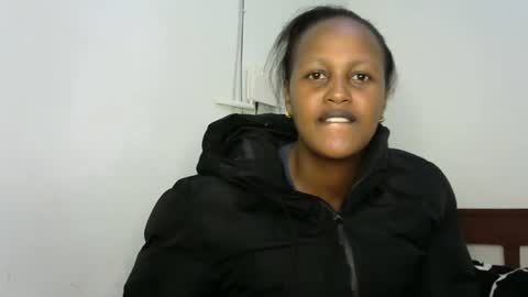 miss_vall online show from 12/12/24, 09:37