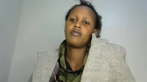 miss_vall online show from 01/28/25, 07:00