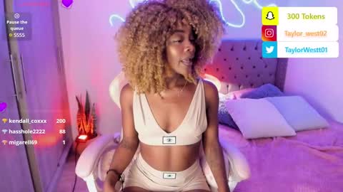 Snapshot of miss_west chatting on 12/05/24, 08:33 Tay Tay Independent Model online show from 12/05/24, 08:33