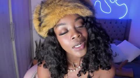 Snapshot of miss_west chatting on 01/15/25, 07:15 Tay Tay Independent Model online show from 01/15/25, 07:15