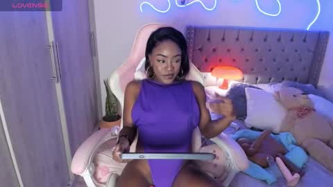 Snapshot of miss_west chatting on 02/07/25, 07:18 Tay Tay Independent Model online show from 02/07/25, 07:18