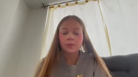 Snapshot of missalannahmm chatting on 06/19/26, 04:55 Alannah online show from 06/19/26, 04:55
