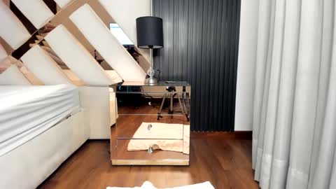 Sara Vanegas online show from 04/13/26, 11:59