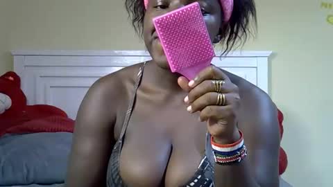 Snapshot of misscandy352_ chatting on 04/04/26, 12:42 misscandy352_ online show from 04/04/26, 12:42