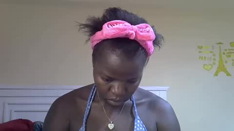 Snapshot of misscandy352_ chatting on 04/13/26, 01:44 misscandy352_ online show from 04/13/26, 01:44